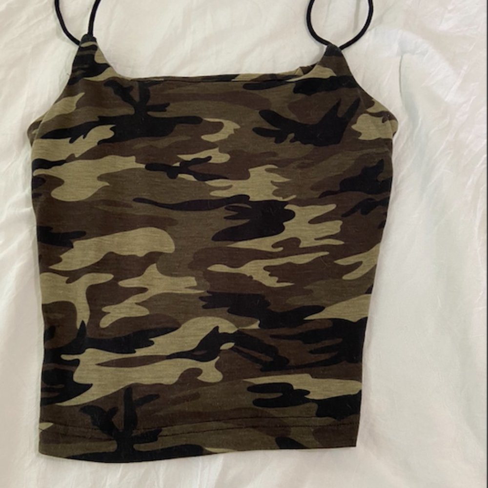 Camo Crop Top - Picture 3 of 3